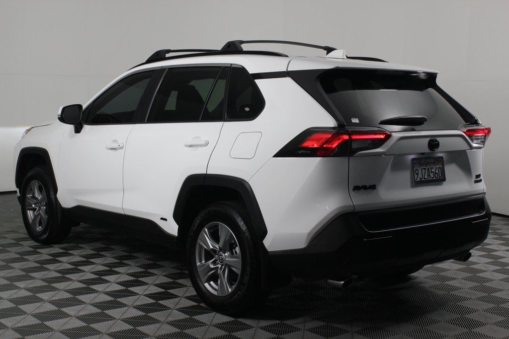 2024 Toyota RAV4 XLE 6