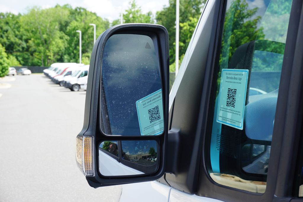 Thumbnail: 2025 Mercedes-Benz Sprinter - 12