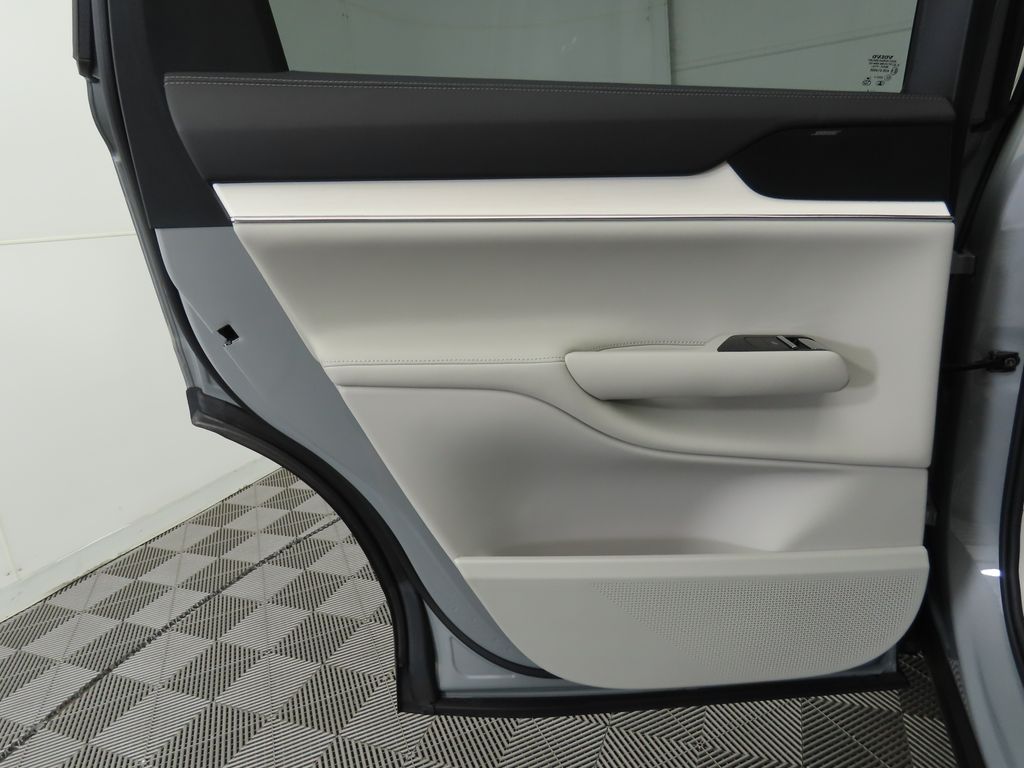 2025 Volvo EX90  26