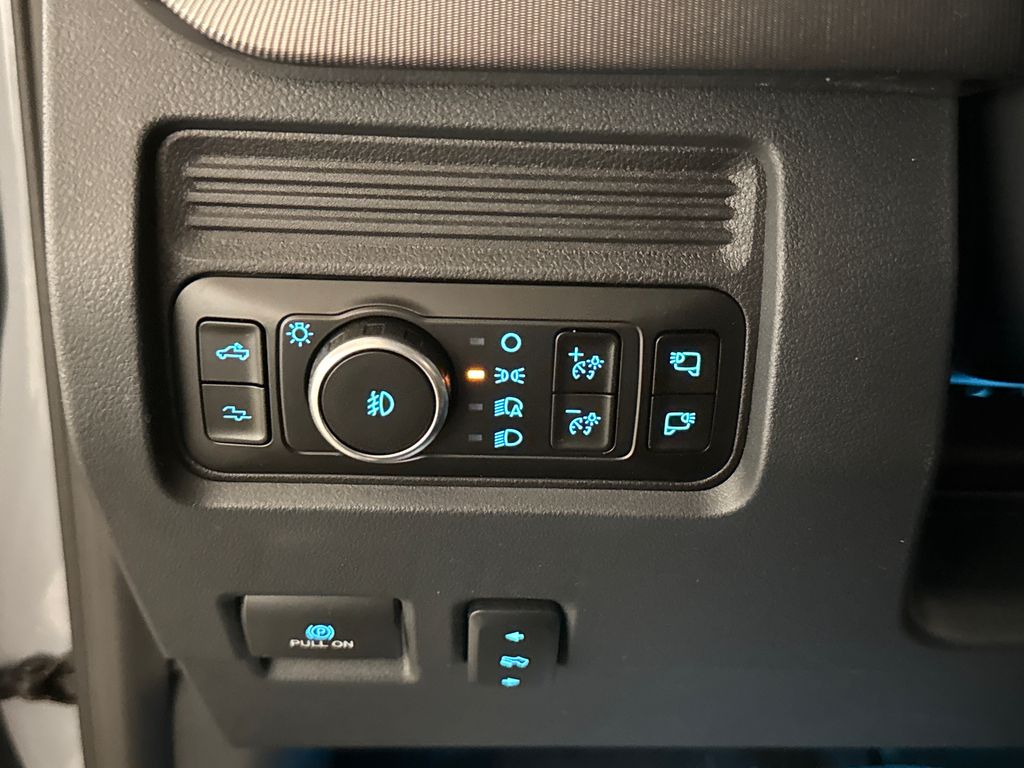 New 2026 Gray Ford Platinum image 33
