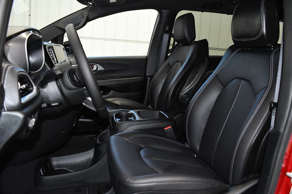 Used 2026 Red Chrysler Select image 18