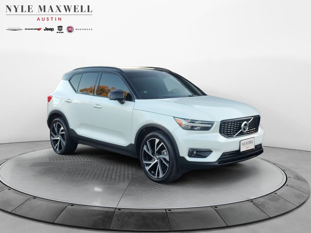 Used Car 2022 Volvo Xc40  R-design For Sale Under $30,000 In Austin, Texas