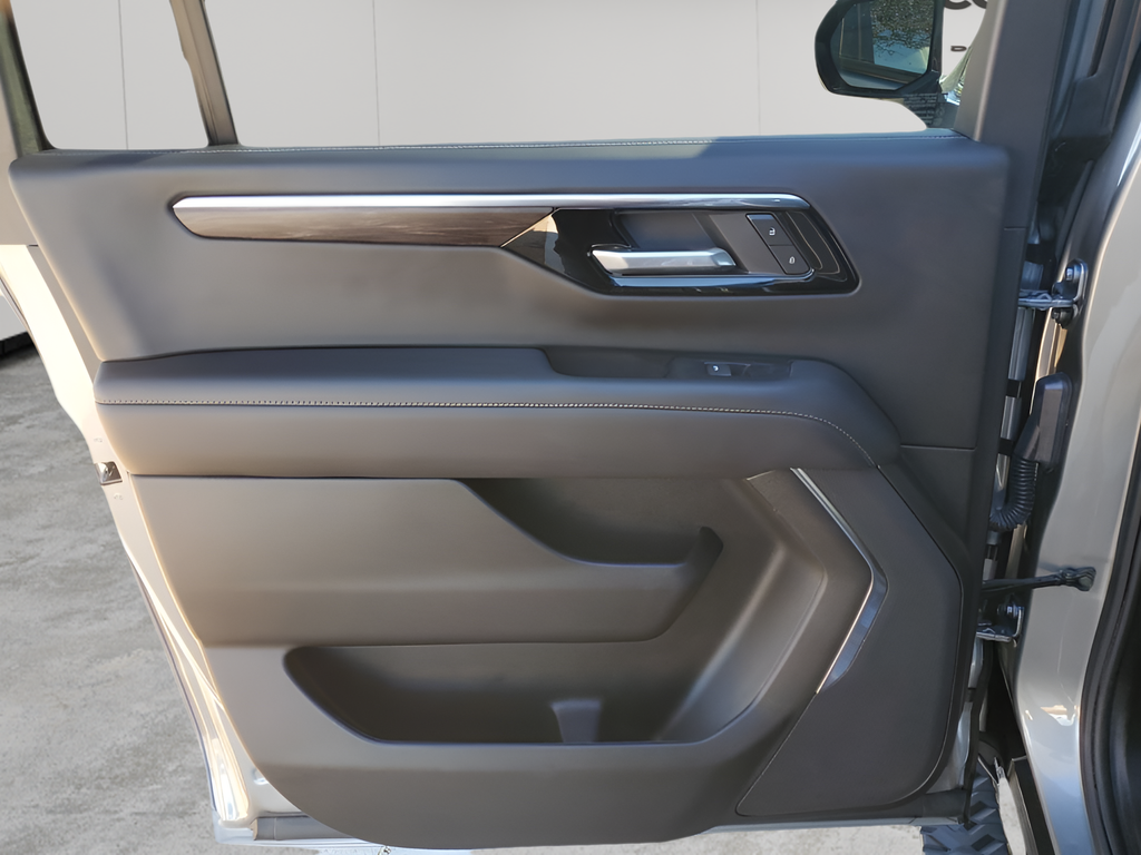 Used Car 2025 Chevrolet Suburban  Z71 For Sale Under $70,000 In Austin, Texas