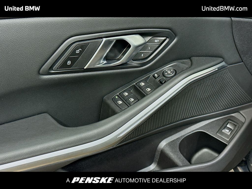 Thumbnail: 2025 BMW 3 Series - 3