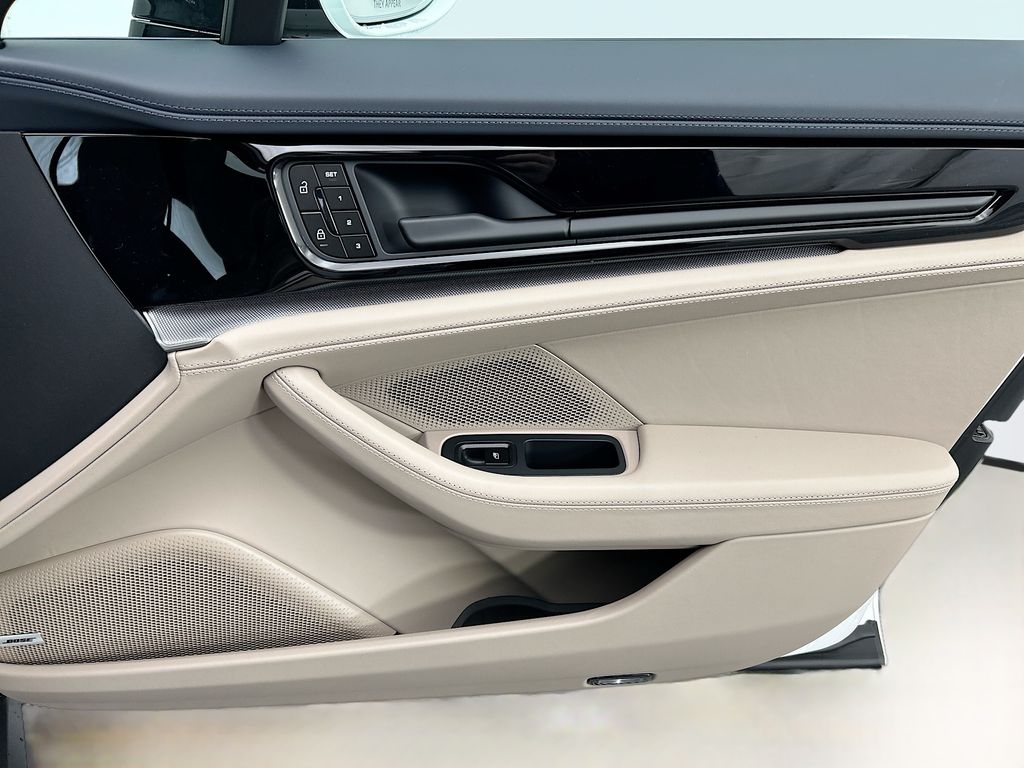 Thumbnail: 2026 Porsche Panamera - 26