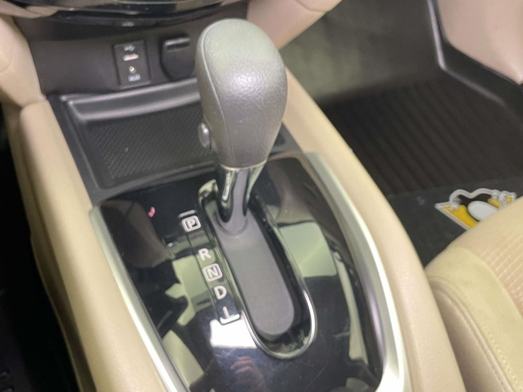 2016 Nissan Rogue SV White at Grove City Ford