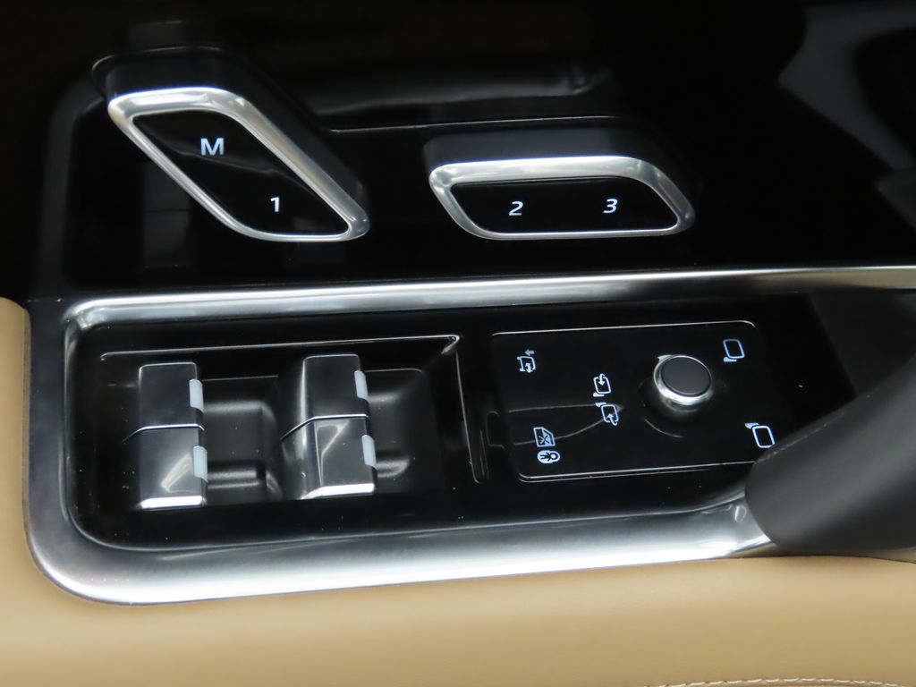 Thumbnail: 2025 Land Rover Range Rover - 24