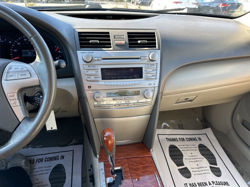 2010 Toyota Camry XLE 38