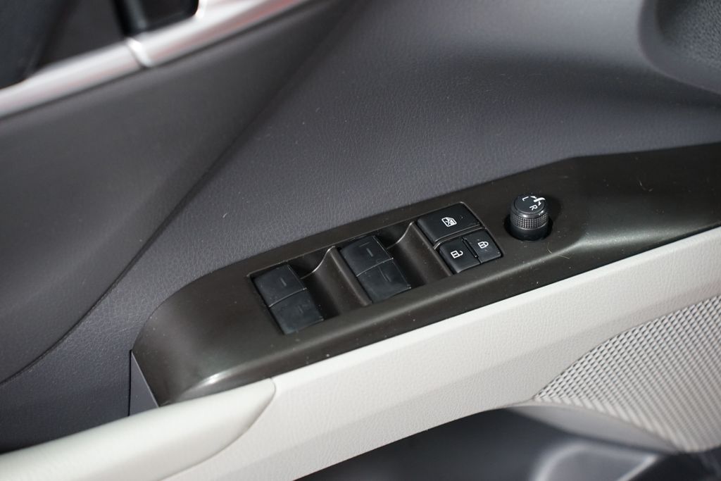 Thumbnail: 2023 Toyota Camry - 31