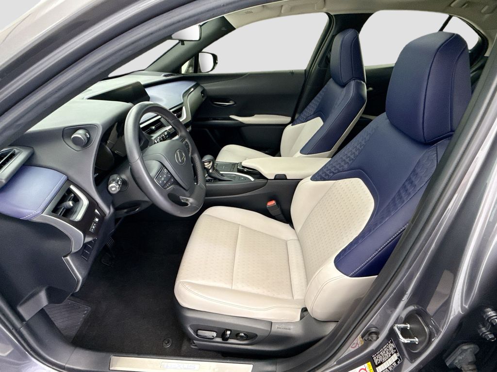 Thumbnail: 2019 Lexus UX - 17
