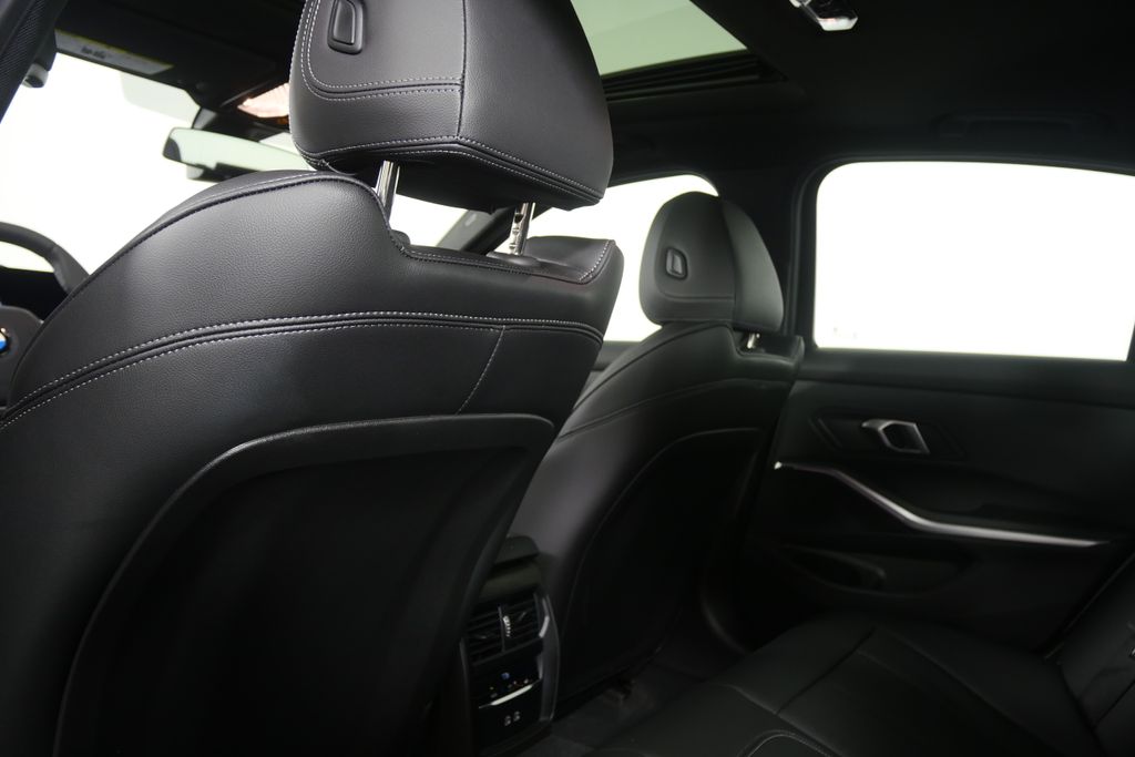 Thumbnail: 2025 BMW 3 Series - 16