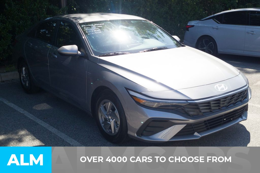 Used 2025 Silver Hyundai SE image 2