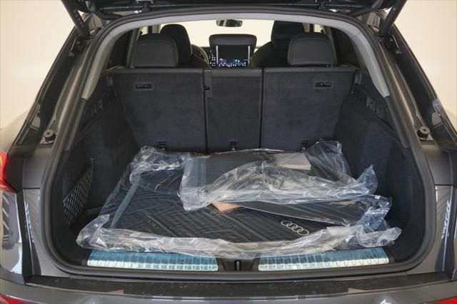 Thumbnail: 2025 Audi Q5 - 12