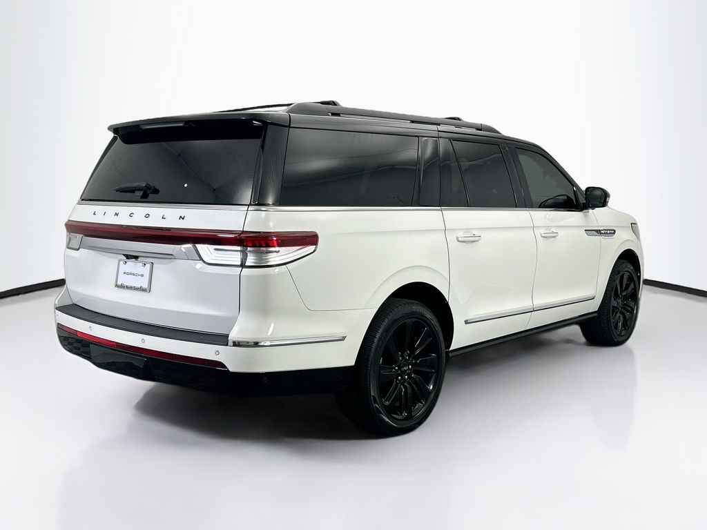 Thumbnail: 2023 Lincoln Navigator L - 7