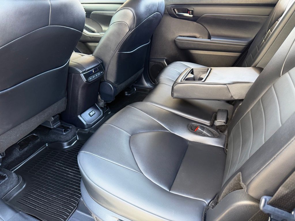 Used 2024 Toyota Highlander SUV