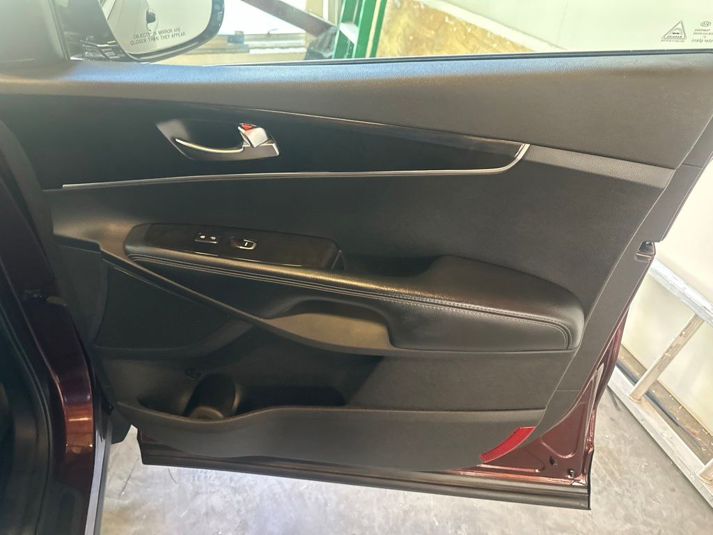 Used 2017 Purple Kia LX image 32