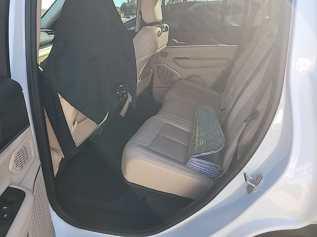 Thumbnail: 2022 Jeep Grand Cherokee - 6