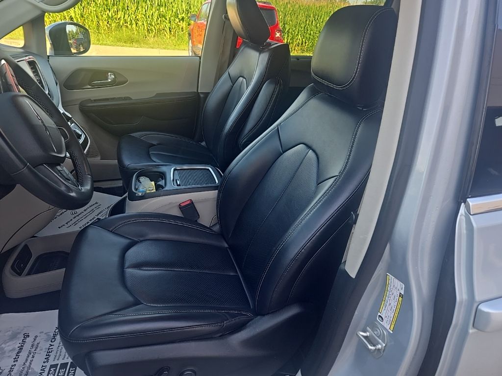 Used 2023 Chrysler Pacifica Van