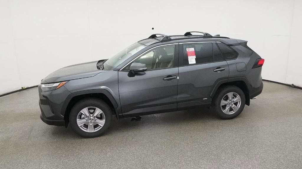 2025 Toyota RAV4 XLE 13