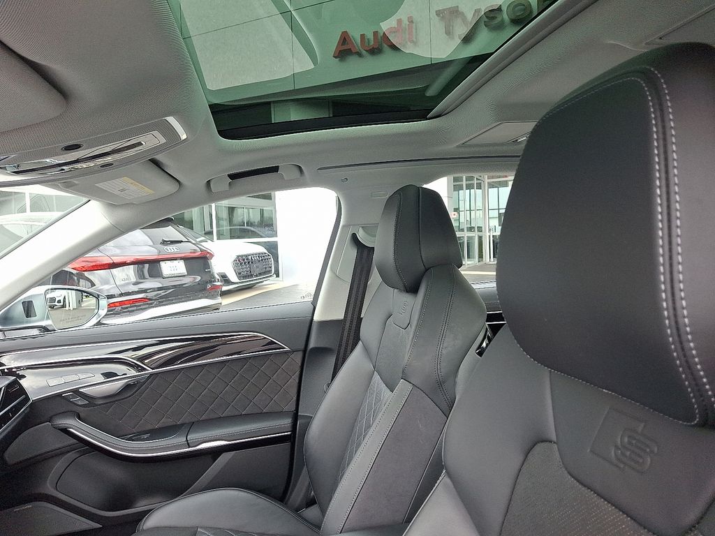 Thumbnail: 2023 Audi S8 - 14