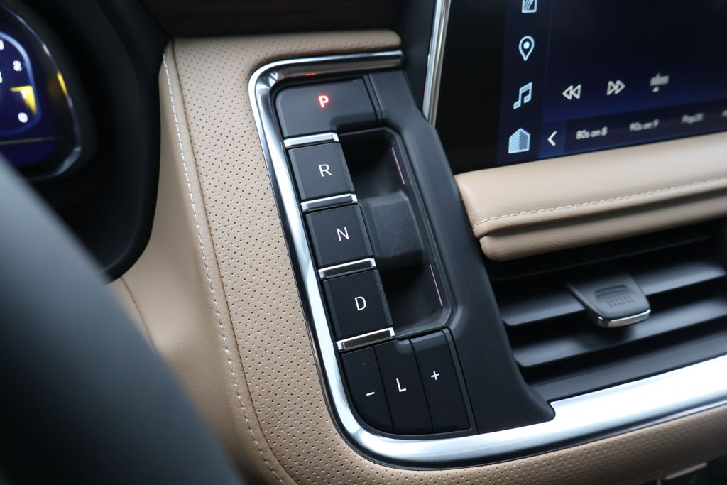 Thumbnail: 2023 Chevrolet Suburban - 23