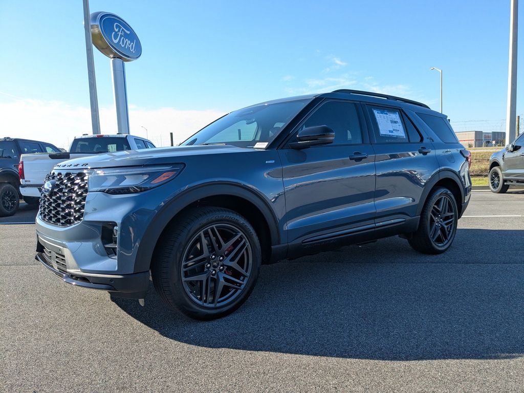 2025 Ford Explorer ST-Line