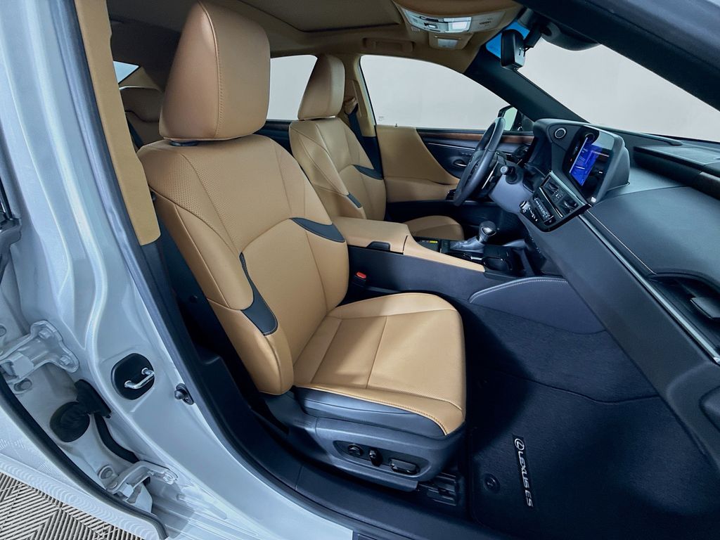 Thumbnail: 2024 Lexus ES - 30
