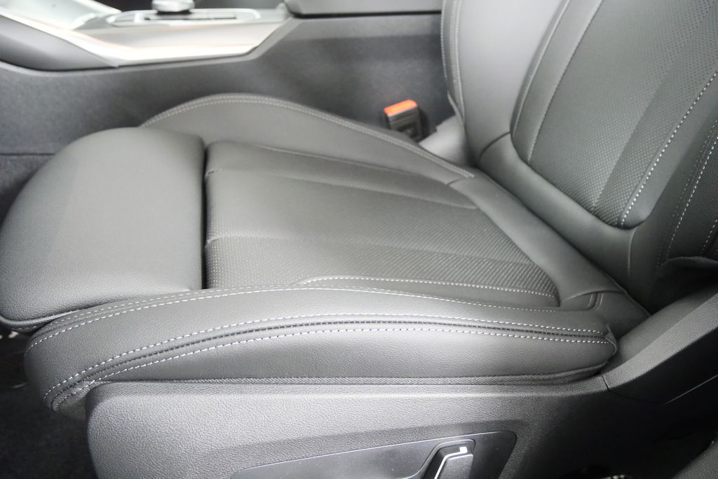 Thumbnail: 2026 BMW 3 Series - 10