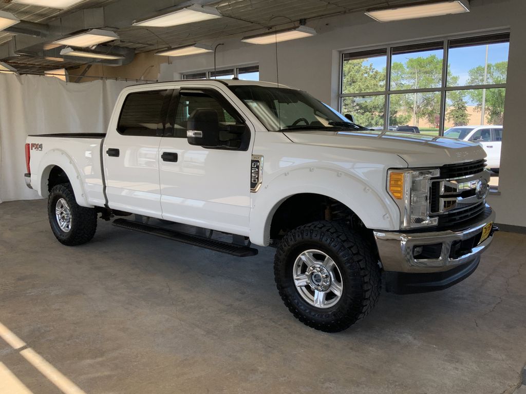 White 2017 Ford F-250 Super Duty XLT Crew Cab 4WD Pickup Truck Four-Wheel Drive 6-Speed Automatic