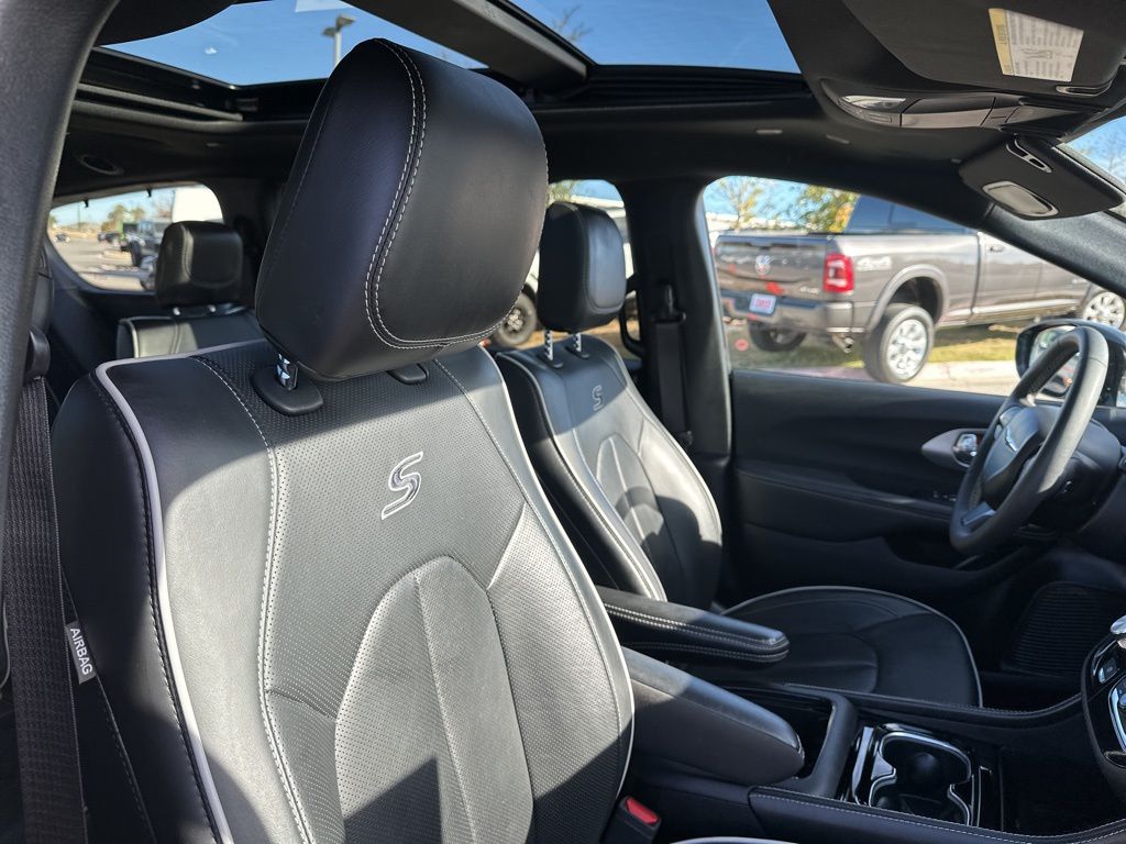 Used Car 2025 Chrysler Pacifica  Limited For Sale Under $40,000 In Austin, Texas