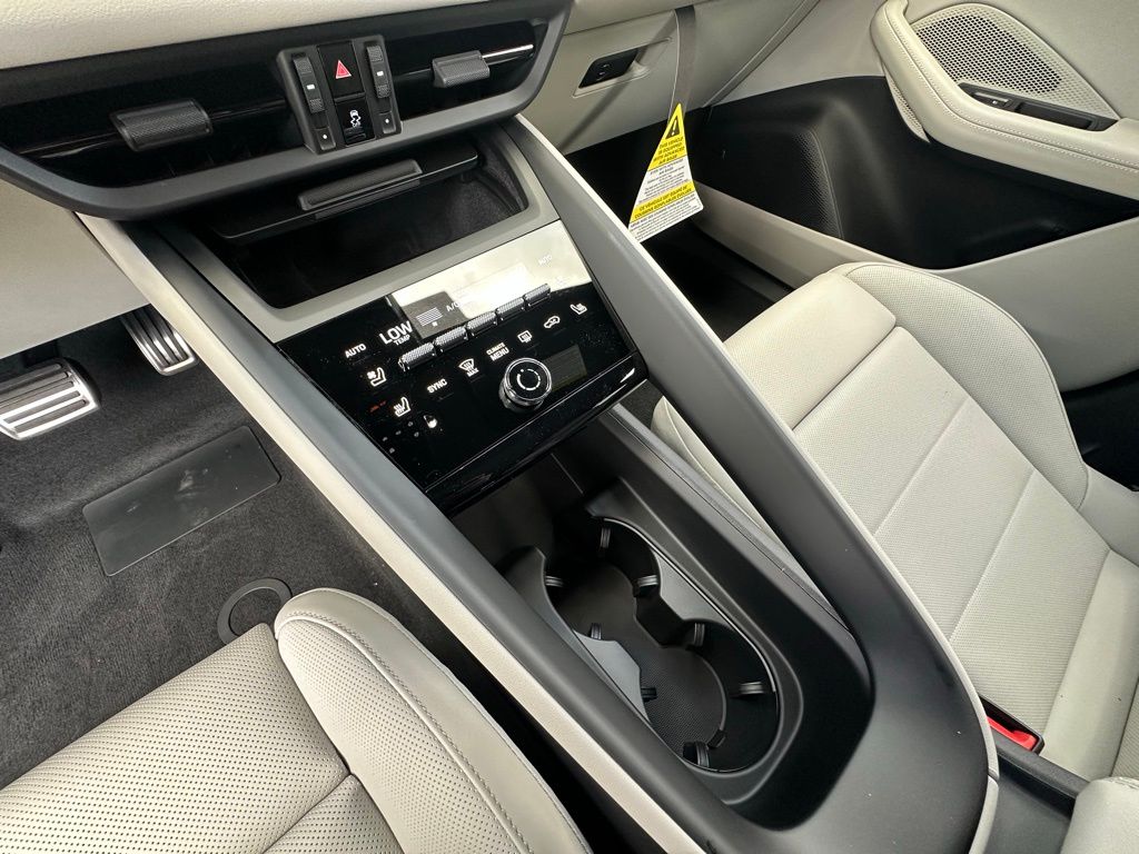 Thumbnail: 2026 Porsche Macan - 29