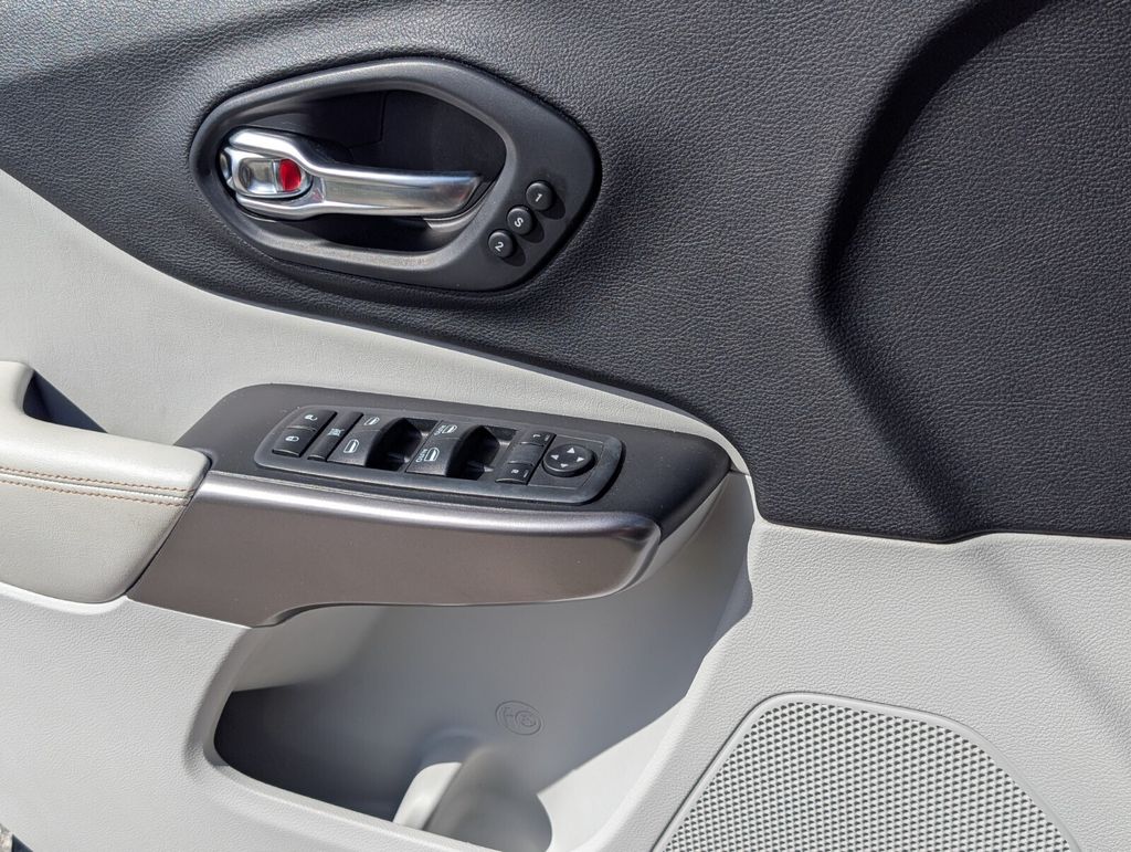 used 2019 Jeep Cherokee car, priced at $15,998