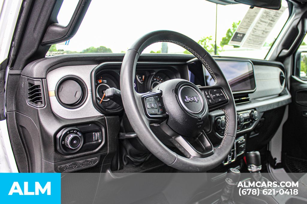 Used 2025 White Jeep Sport S image 23