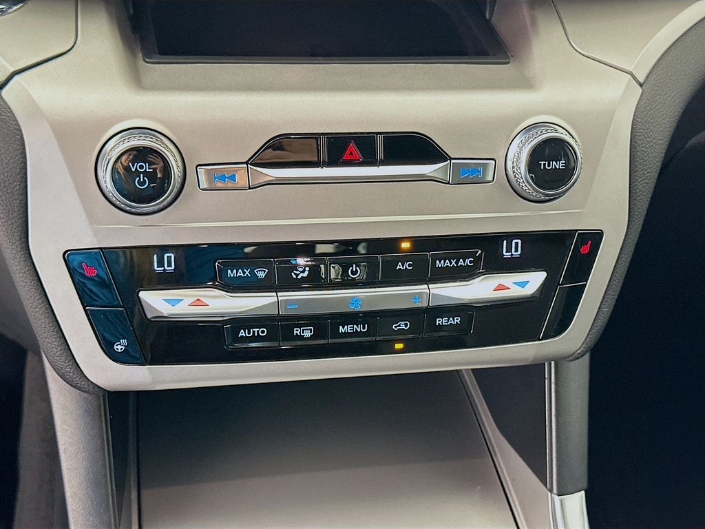 Thumbnail: 2021 Ford Explorer - 16