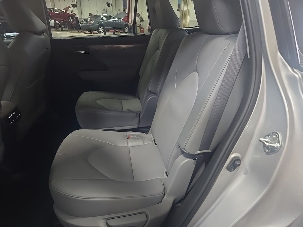 Used 2023 Toyota Highlander SUV