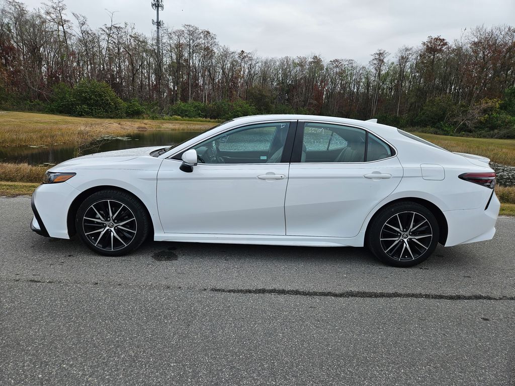 2023 Toyota Camry SE 2