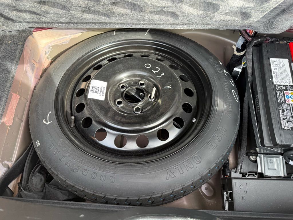 Thumbnail: 2023 Chrysler 300 - 26