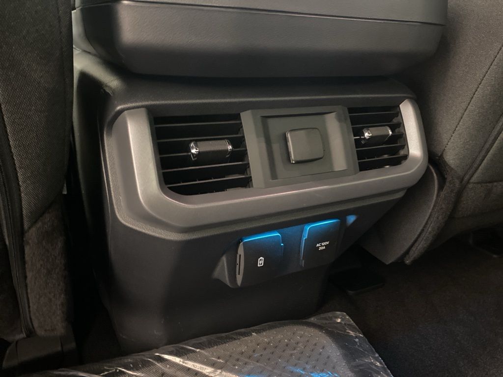 2025 Ford F-150 XLT - Photo 12