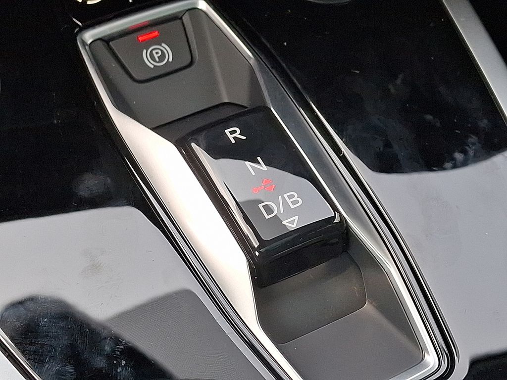 Thumbnail: 2025 Audi Q4 e-tron - 12
