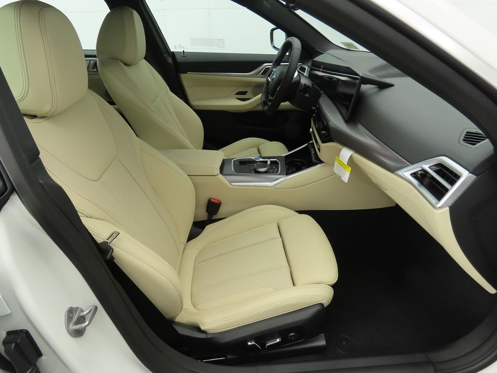 Thumbnail: 2025 BMW i4 - 21