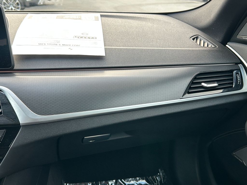 Thumbnail: 2022 BMW 5 Series - 25