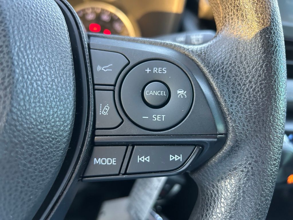 Thumbnail: 2022 Toyota RAV4 - 18