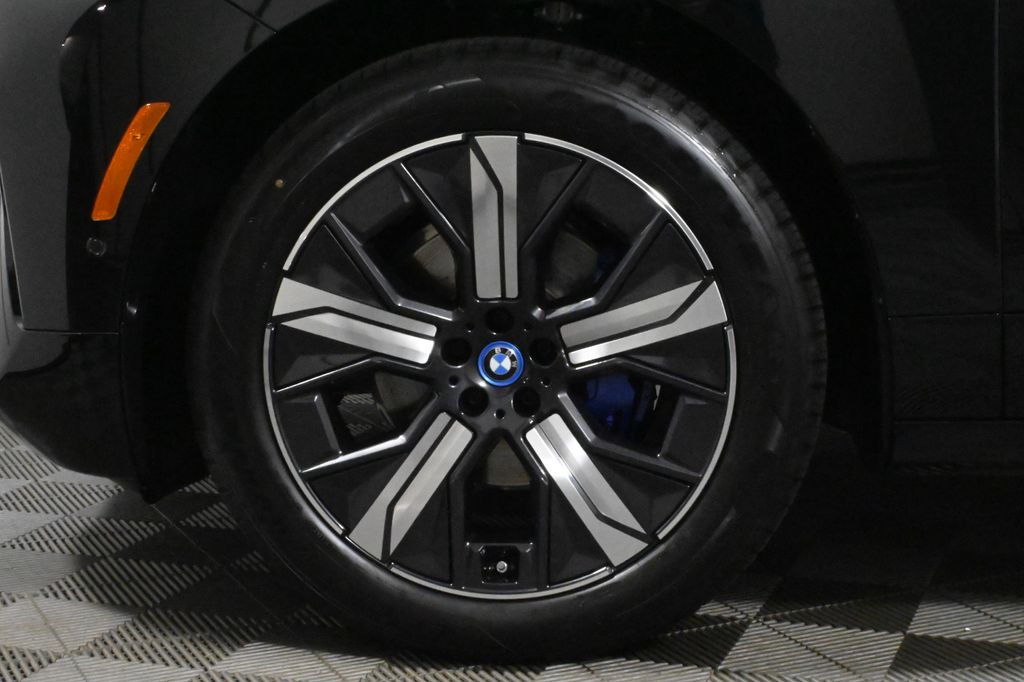 Thumbnail: 2025 BMW iX - 12