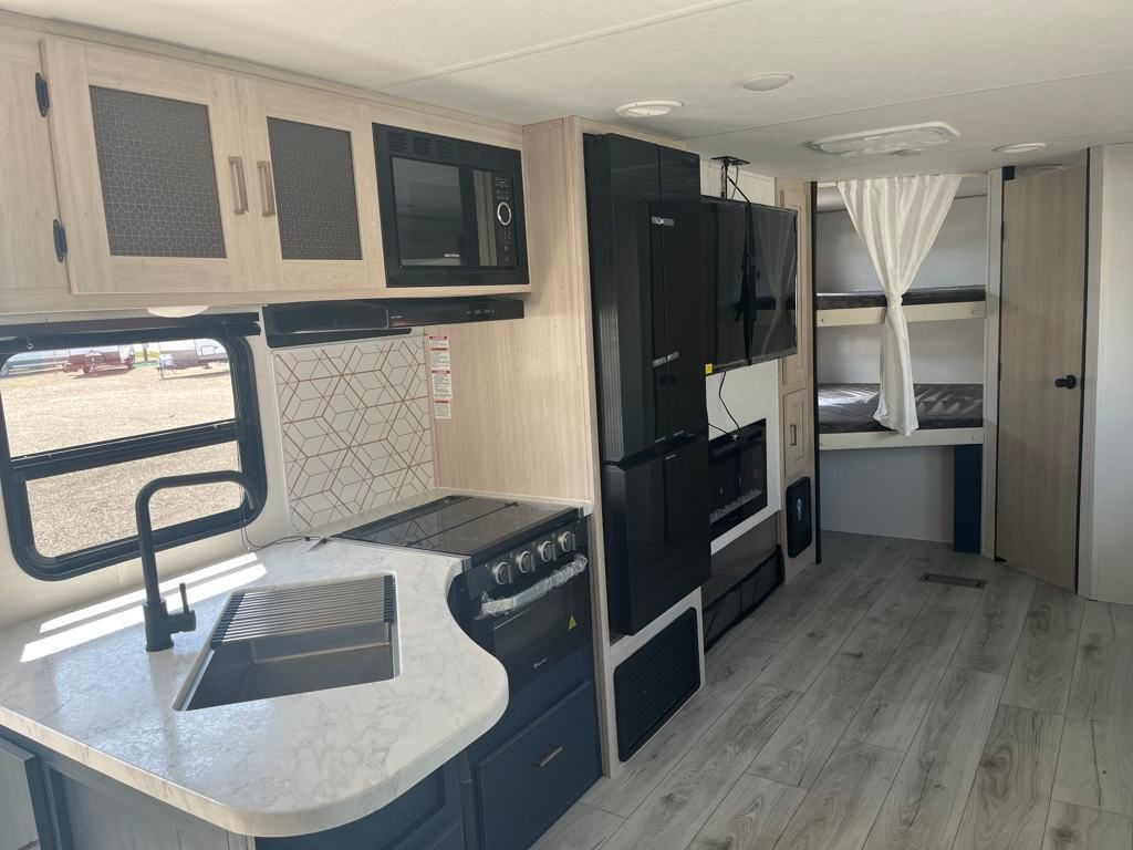 2025 White Prime Time Avenger 27DBS Travel Trailer