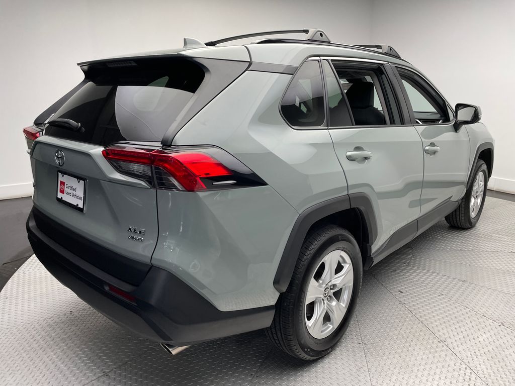 2021 Toyota RAV4 XLE 5