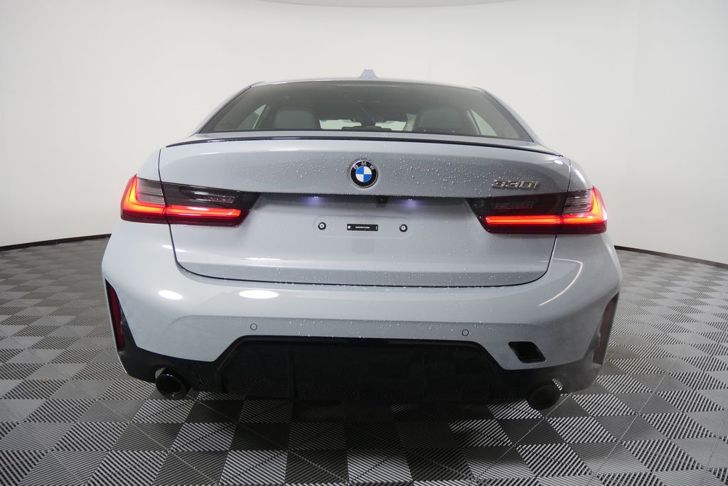 Thumbnail: 2026 BMW 3 Series - 4