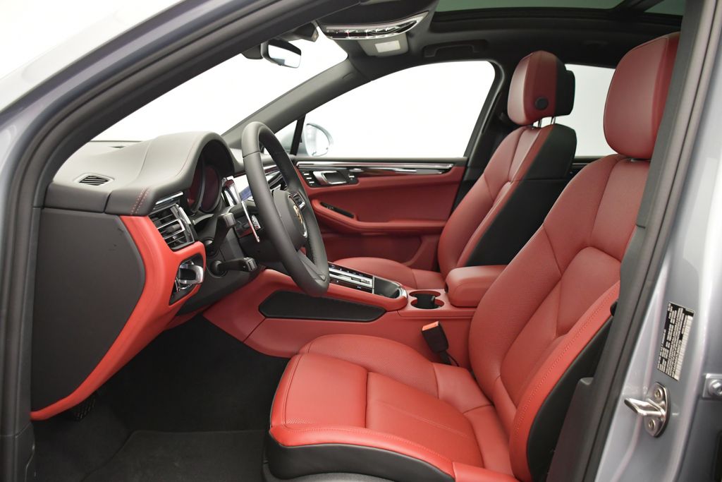 Thumbnail: 2026 Porsche Macan - 5