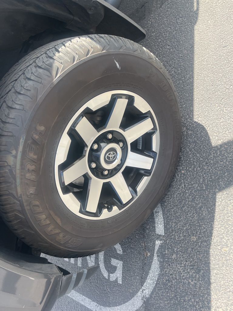 2017 Toyota Tacoma TRD Sport 16