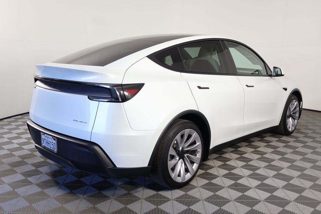 Thumbnail: 2026 Tesla Model Y - 4