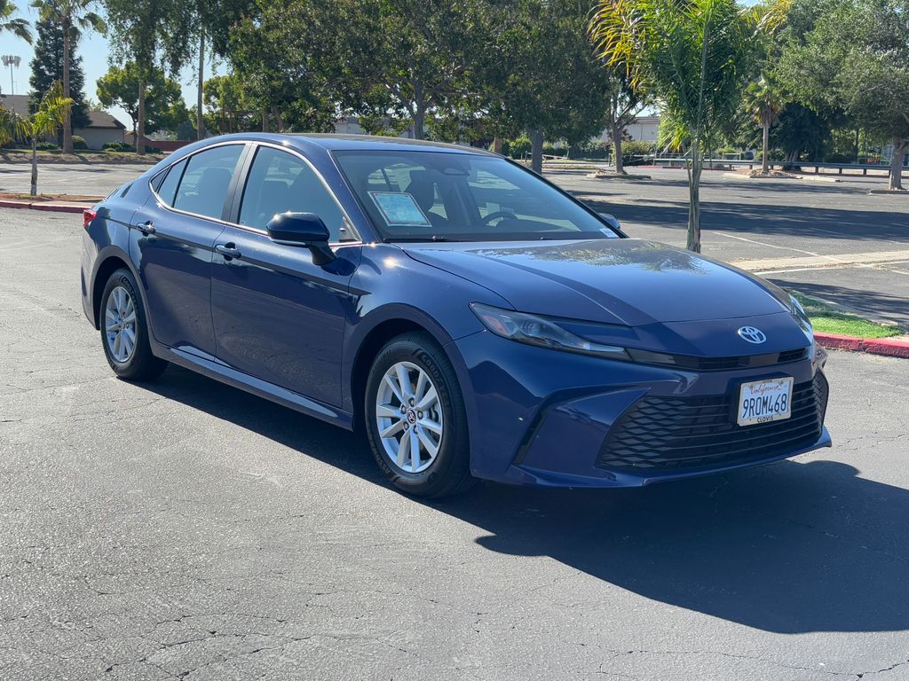 2025 Toyota Camry LE 3